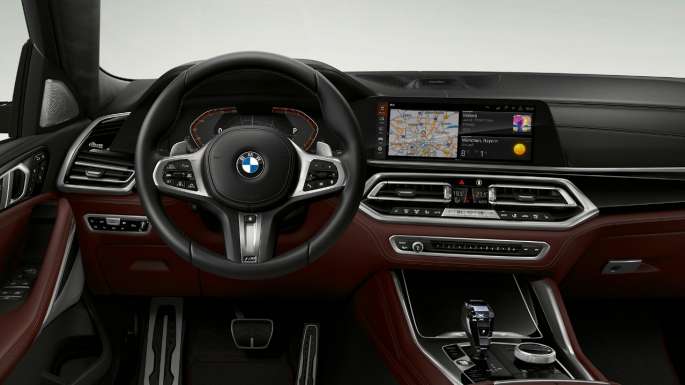 BMW X6 s BMW Individual, kokpit. BMW X6 interiér s BMW Individual so zameraním na kokpit.