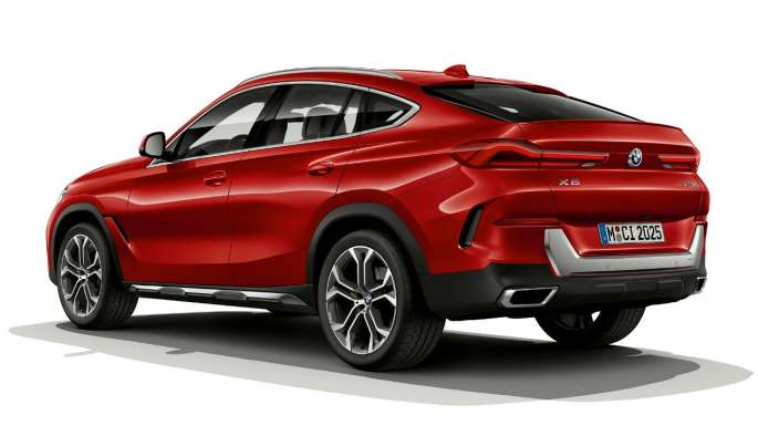 BMW X6 s BMW xLine, zadná časť. BMW X6 s BMW xLine v trojštvrťovom zadnom pohľade.