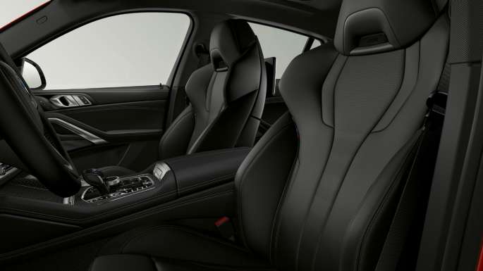 BMW X6 s BMW xLine, čalúnenie. BMW X6 interiér s BMW xLine so zameraním na čalúnenie.