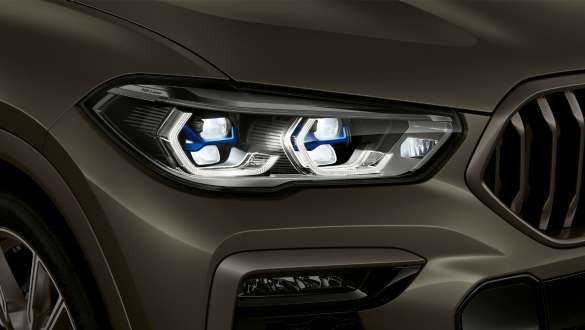 BMW Laserlight. Detail BMW X6 so zameraním na laserové svetlá.