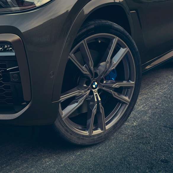 22“ M disky kolies z ľahkej zliatiny. Detailný pohľad na 22“ M disky kolies z ľahkej zliatiny.