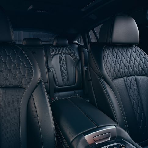 BMW X6 čalúnenie. Interiér BMW X6 s pohľadom na čalúnenie.