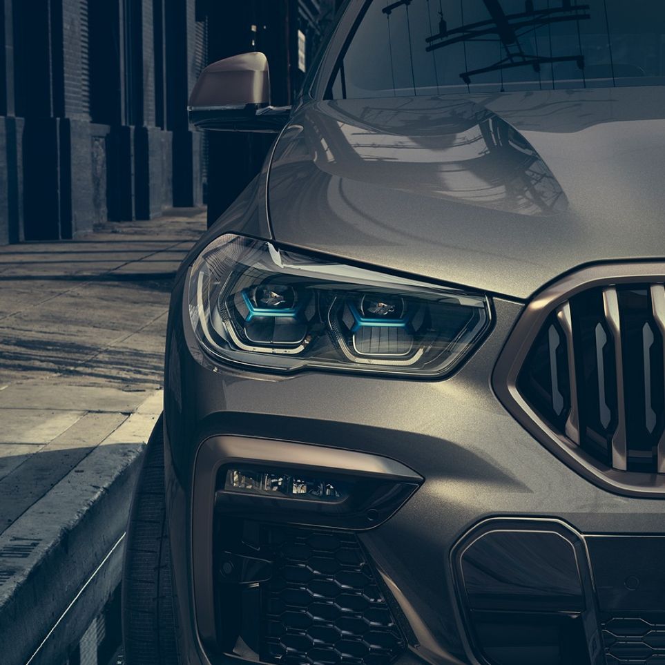 BMW Laserlight. Detail BMW X6 so zameraním na laserové svetlá.