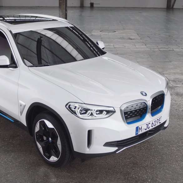 BMW iX3 G08 dizajn exteriéru video BMW iX3 G08 2020 metalíza Mineral White dizajn exteriéru video