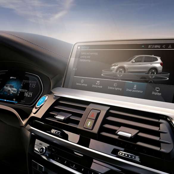 Asistenčné systémy vodiča BMW iX3 G08 iDrive displej kokpit Asistenčné systémy vodiča BMW iX3 G08 2020 iDrive displej kokpit