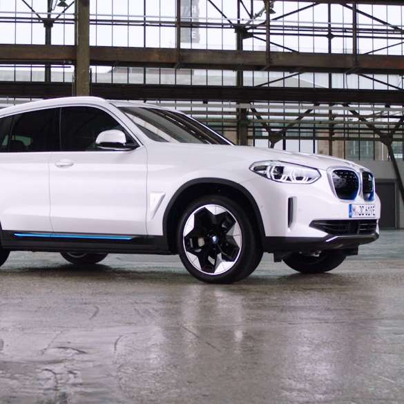 BMW iX3 G08 2020 konektivita video BMW iX3 G08 2020 metalíza Mineral White konektivita video