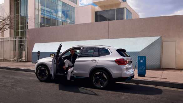 BMW iX3 G08 2020 iDrive displej interiér BMW iX3 G08 2020 iDrive displej interiér