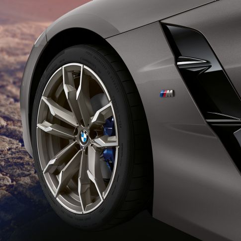 Predné koleso BMW Z4 Roadster Predné koleso sivého BMW Z4 Roadster