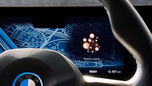 Informačný displej OS8 hovorený dialóg so svetelným sférami Informačný displej OS8 hovorený dialóg so svetelným sférami BMW aktualizácia softvéru