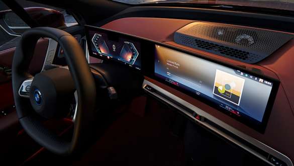 Palubná doska s obrazovkou BMW Curved Display Apple CarPlay Palubná doska s obrazovkou BMW Curved Display CID OS8 Apple CarPlay