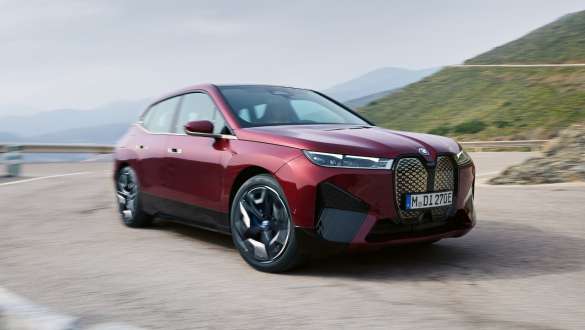 BMW iX jazda na vidieckej ceste BMW iX jazda na vidieckej ceste navigačné údaje