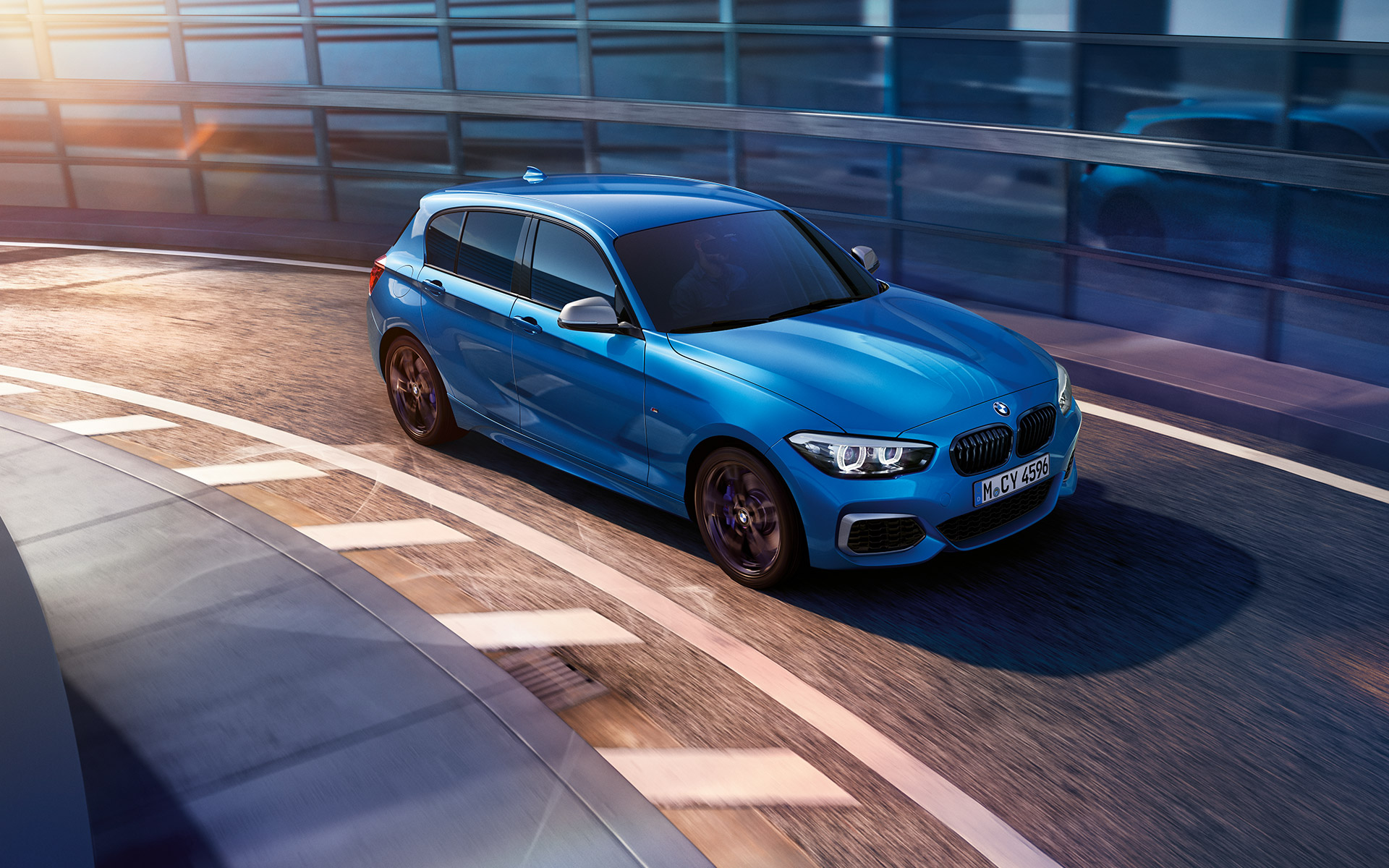 BMW radu 1 5-dverové zhora BMW radu 1 5-dverové zhora