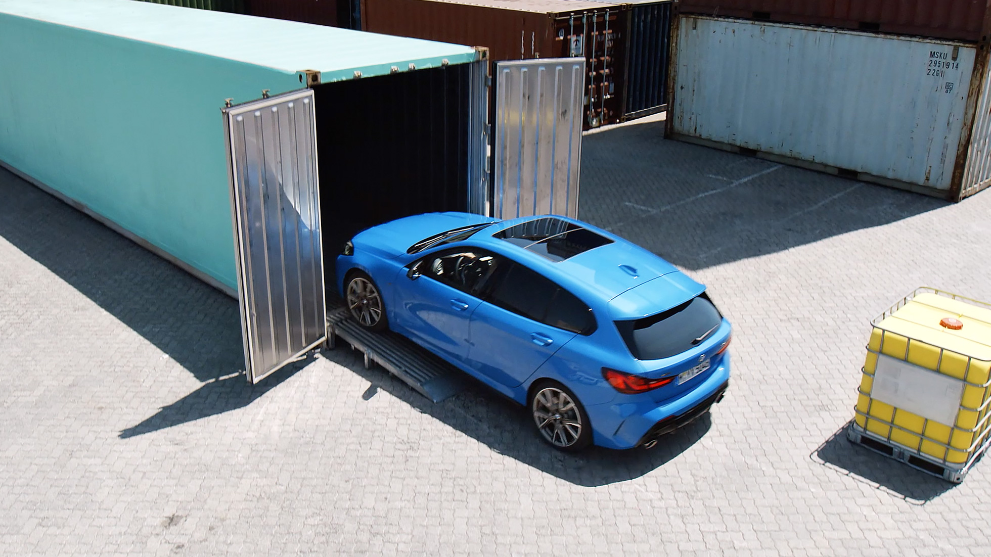 BMW radu 1 parkovací asistent. Parkovací asistent BMW radu 1, vrátane asistenta cúvania.