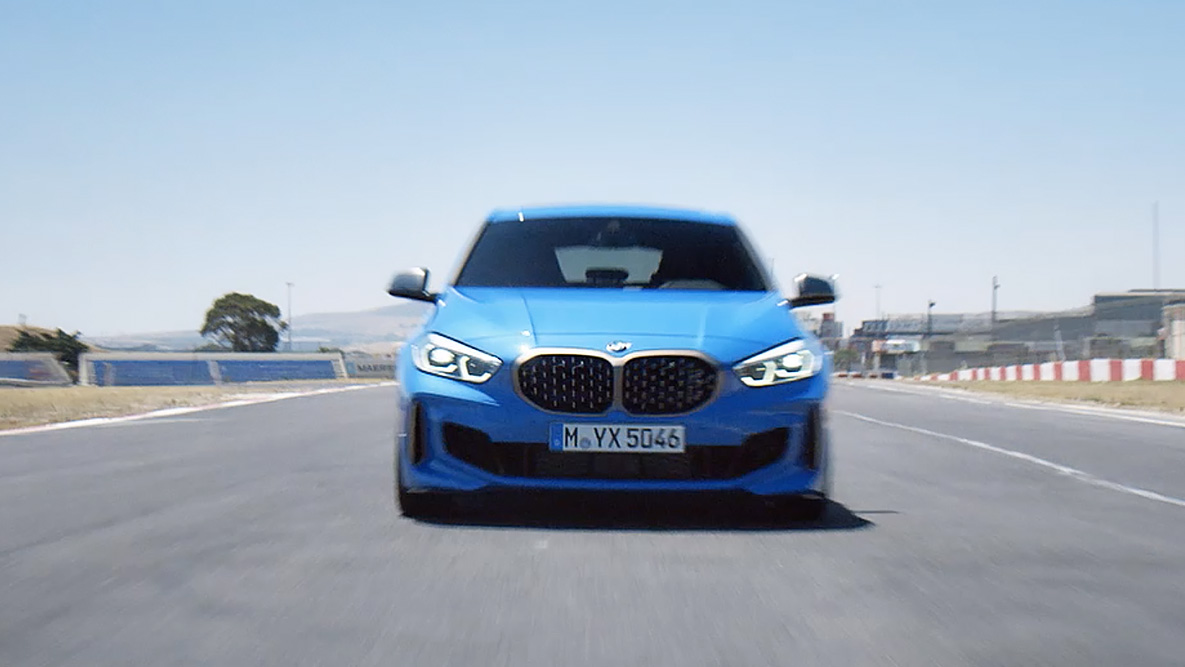 Trakcia a jazdná stabilita. BMW radu 1 s vysokou trakciou a jazdnou stabilitou.