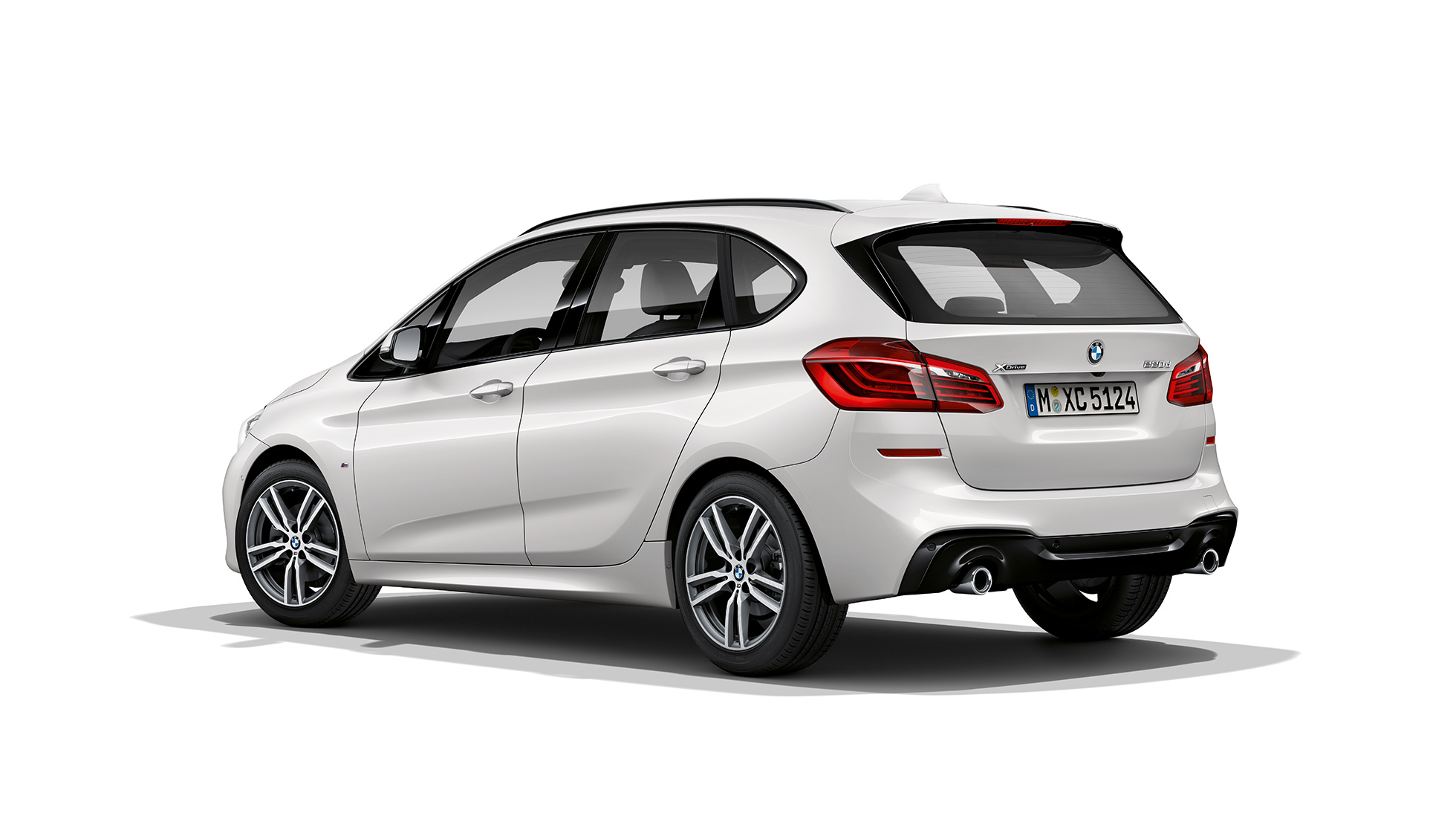 Zadobočný pohľad BMW radu 2 Active Tourer Model M Sport BMW radu 2 Active Tourer 220d xDrive Model M Sport F45 metalíza Mineral White zadobočný pohľad