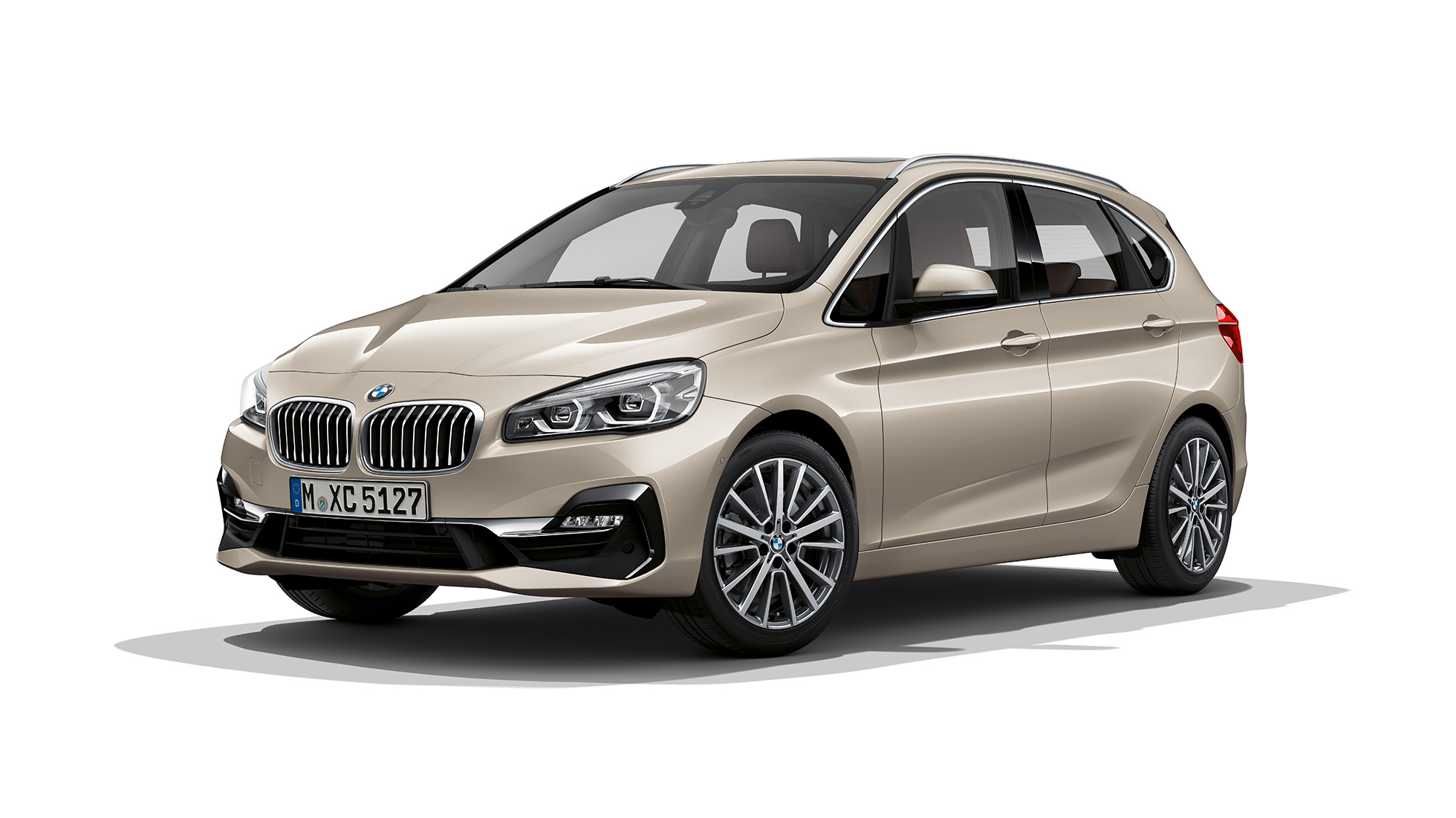BMW radu 2 Active Tourer Model Luxury Line predobočný pohľad BMW radu 2 Active Tourer Model Luxury Line 225i xDrive F45 2018 Cashmere Silver predobočný pohľad