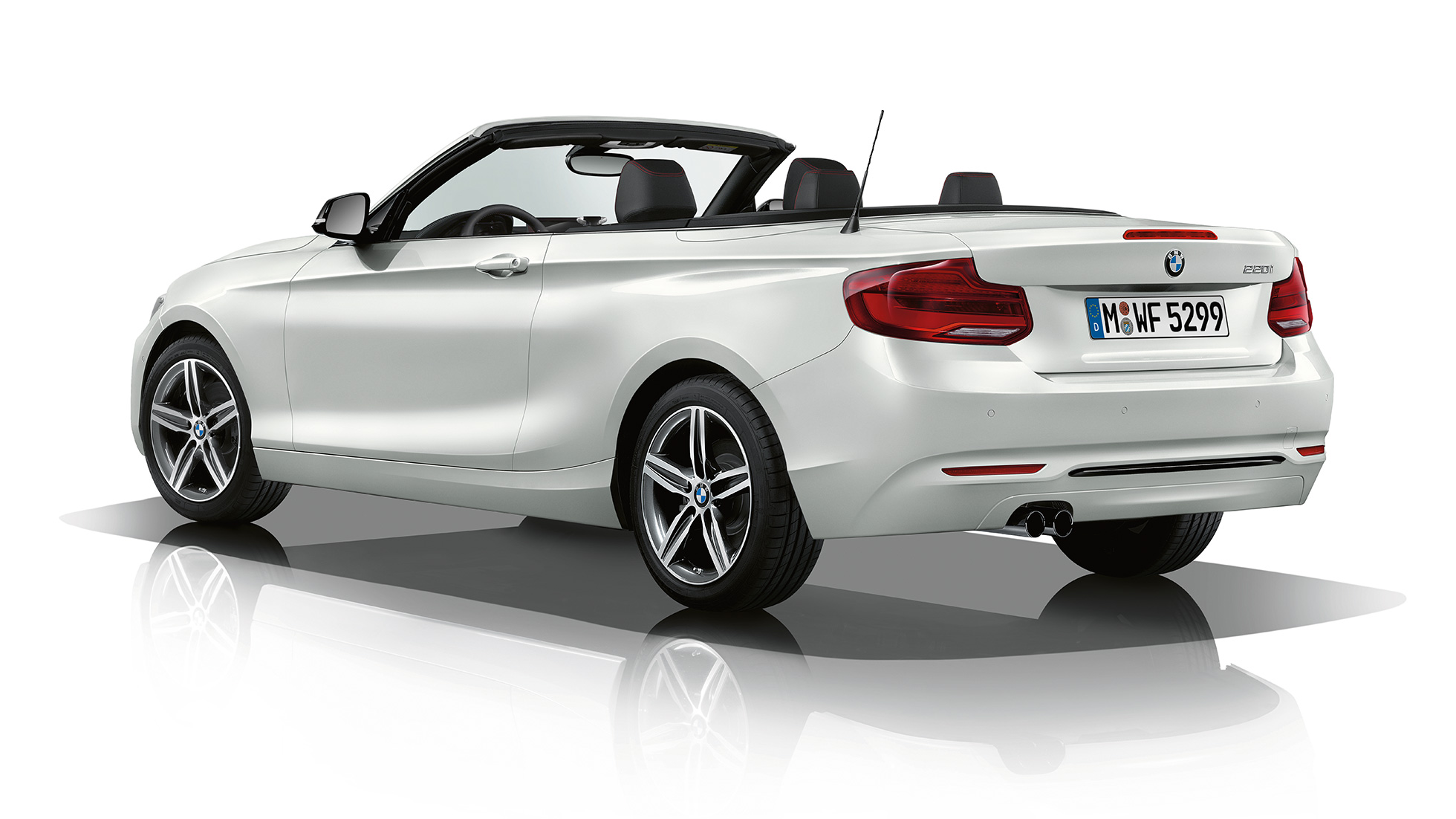 BMW radu 2 Cabrio, model Sport Line trojštvrťová snímka zadnej časti BMW radu 2 Cabrio, model Sport Line trojštvrťová snímka zadnej časti