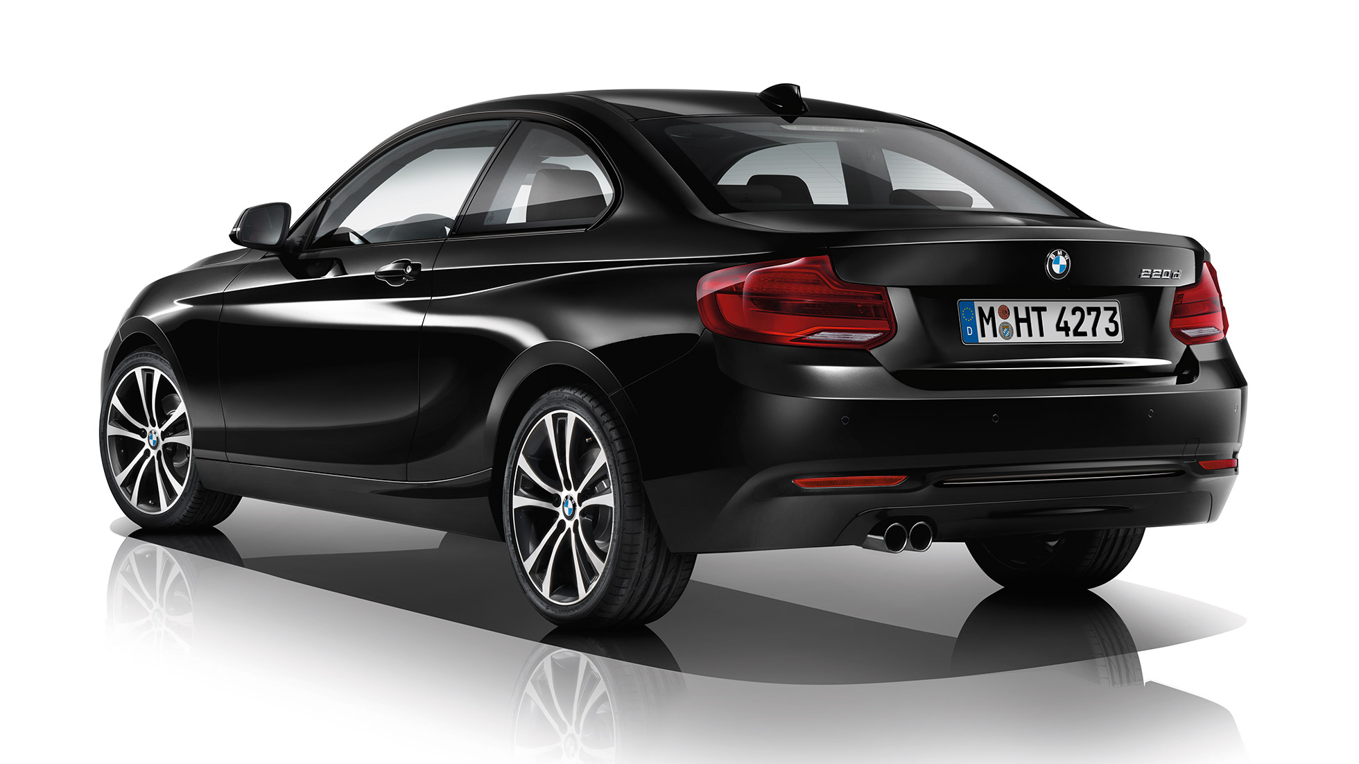 BMW radu 2 Coupé, model Sport Line, trojštvrťový zadný pohľad BMW radu 2 Coupé, model Sport Line, trojštvrťový zadný pohľad