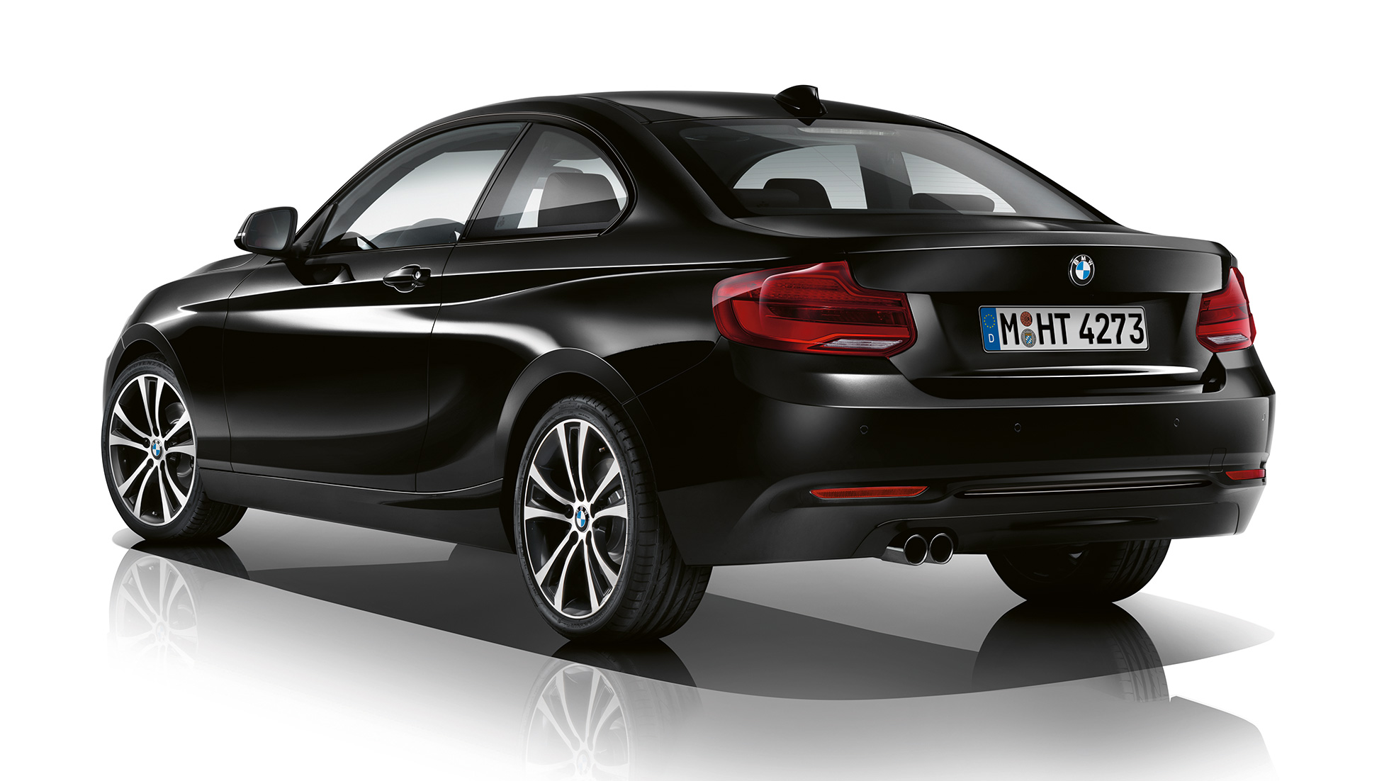 BMW radu 2 Coupé, model Sport Line, trojštvrťový zadný pohľad BMW radu 2 Coupé, model Sport Line, trojštvrťový zadný pohľad