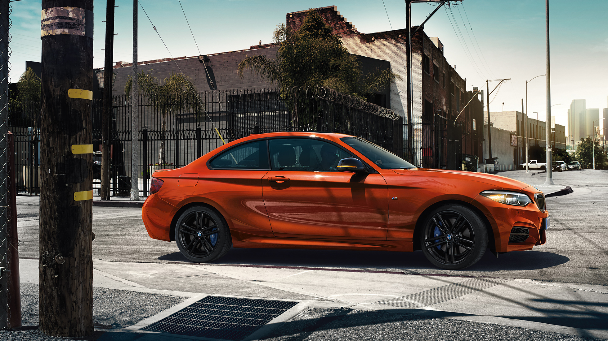 BMW radu 2 Coupé, snímka z bočnej strany BMW radu 2 Coupé, snímka z bočnej strany