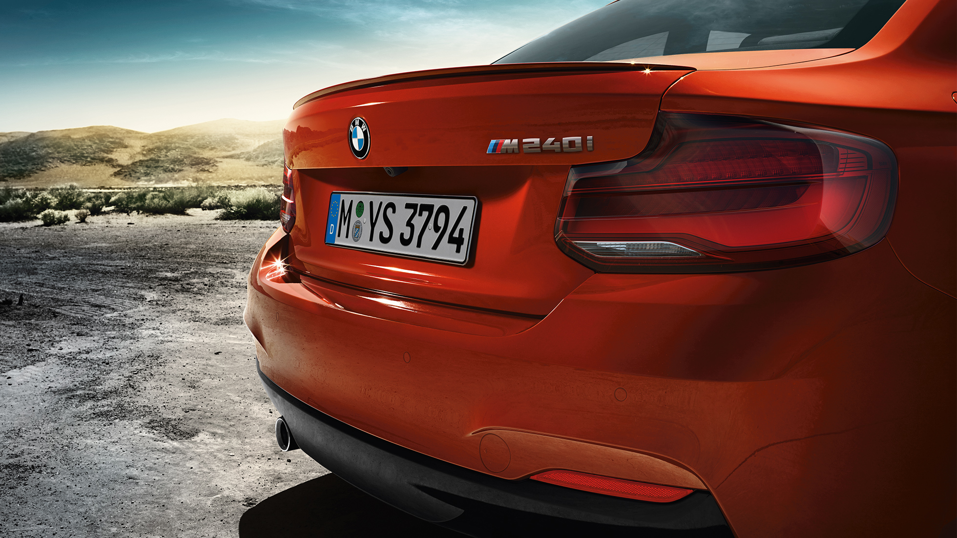 BMW radu 2 Coupé, názov modelu na zadnej časti BMW radu 2 Coupé, názov modelu na zadnej časti