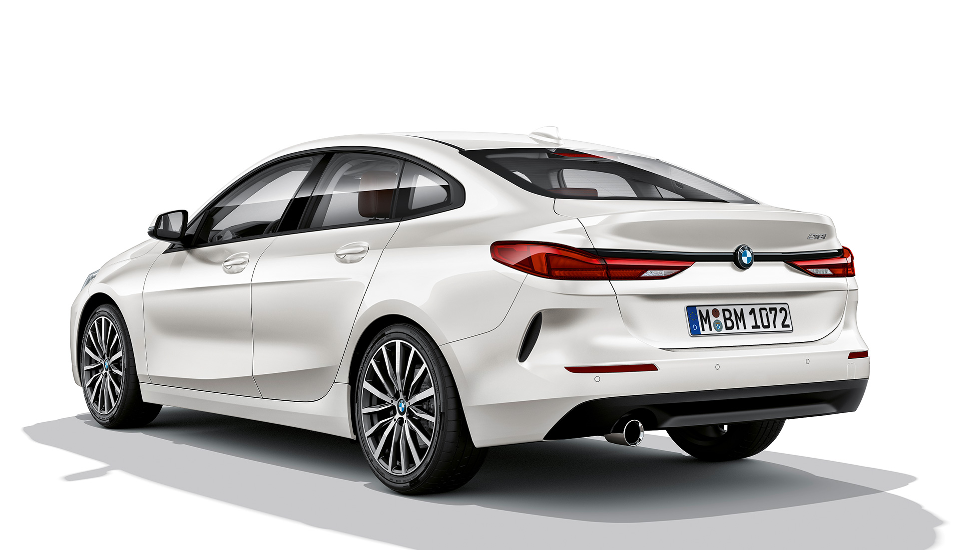 Disky kolies z ľahkej zliatiny BMW radu 2 Gran Coupé Model Advantage Disky kolies z ľahkej zliatiny BMW radu 2 Gran Coupé Model Advantage vo farbe Mineral White F44 trojštvrťový zadný pohľad