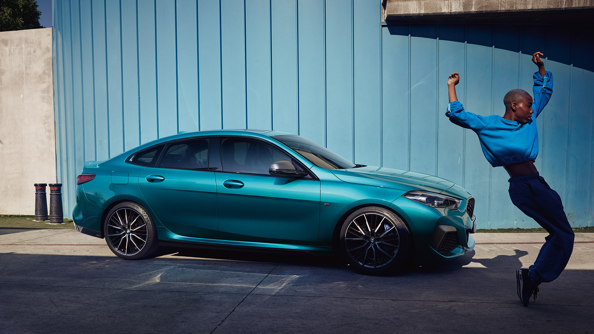 Silueta coupé BMW radu 2 Gran Coupé Silueta coupé BMW radu 2 Gran Coupé v metalickej farbe Snapper Rocks Blue F44 2020 bočný pohľad