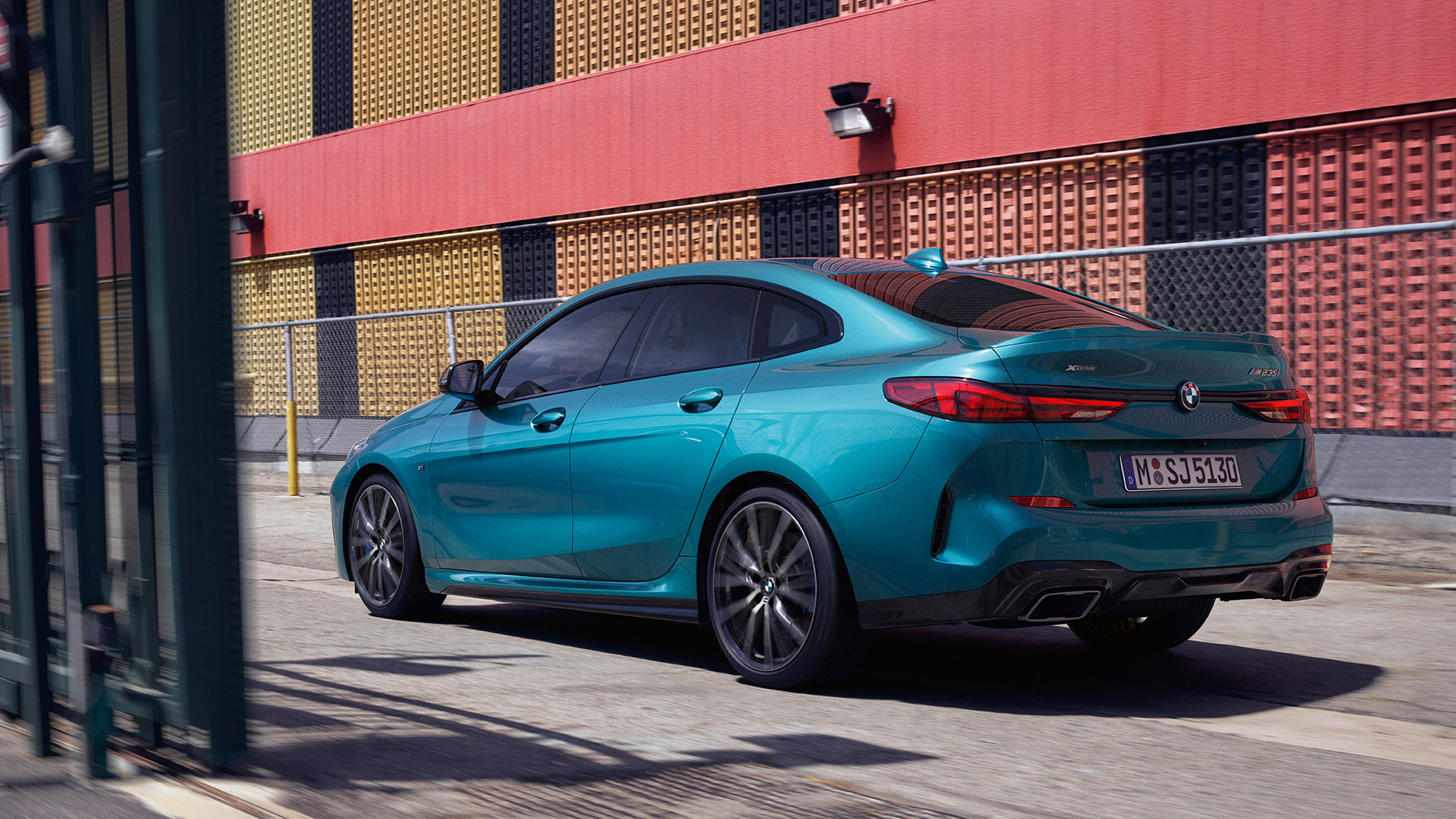 Video BMW radu 2 Gran Coupé Video BMW radu 2 Gran Coupé F44 v metalickej farbe Snapper Rocks Blue, exteriér