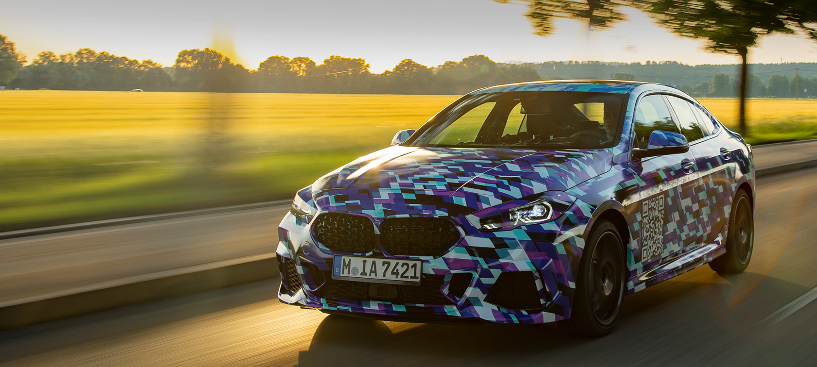 Úplne prvé BMW radu 2 Gran Coupé BMW radu 2 Gran Coupé F44 2020 prototyp, trojštvrťový predný pohľad