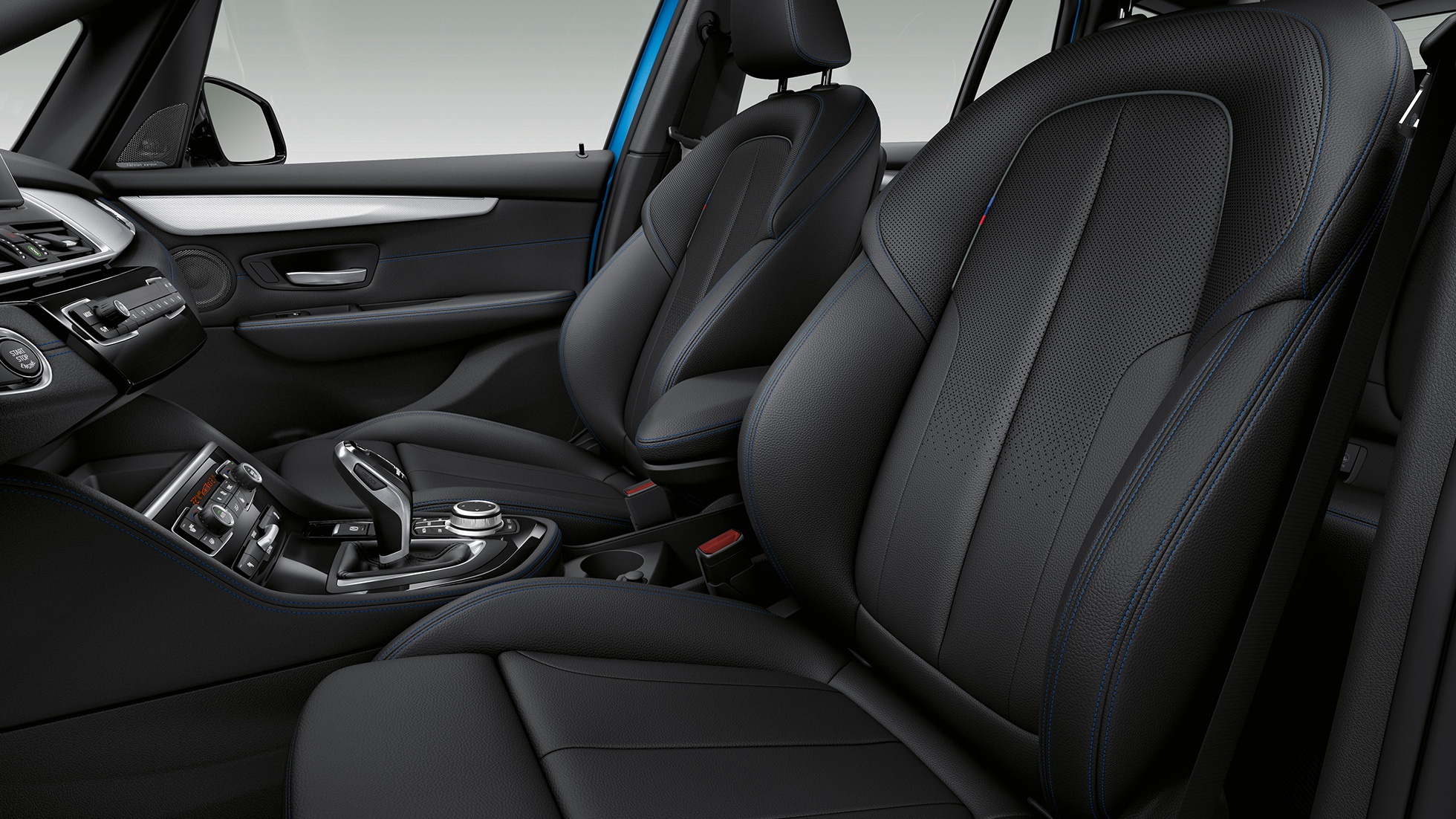 Športové sedadlá BMW radu 2 Gran Tourer Model M Sport Športové sedadlá BMW radu 2 Gran Tourer 220d xDrive Model M Sport F46 2018 interiér
