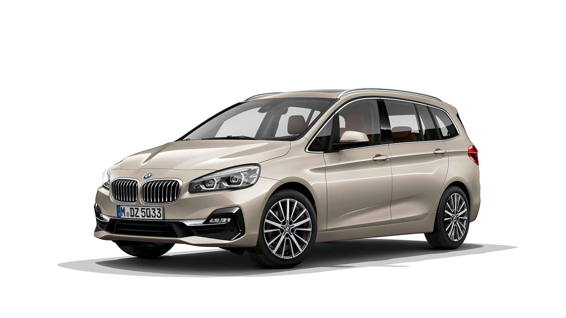 BMW radu 2 Gran Tourer Model Luxury Line predobočný pohľad BMW radu 2 Gran Tourer 218d xDrive Model Luxury Line F46 Facelift 2018 Cashmere Silver predobočný pohľad