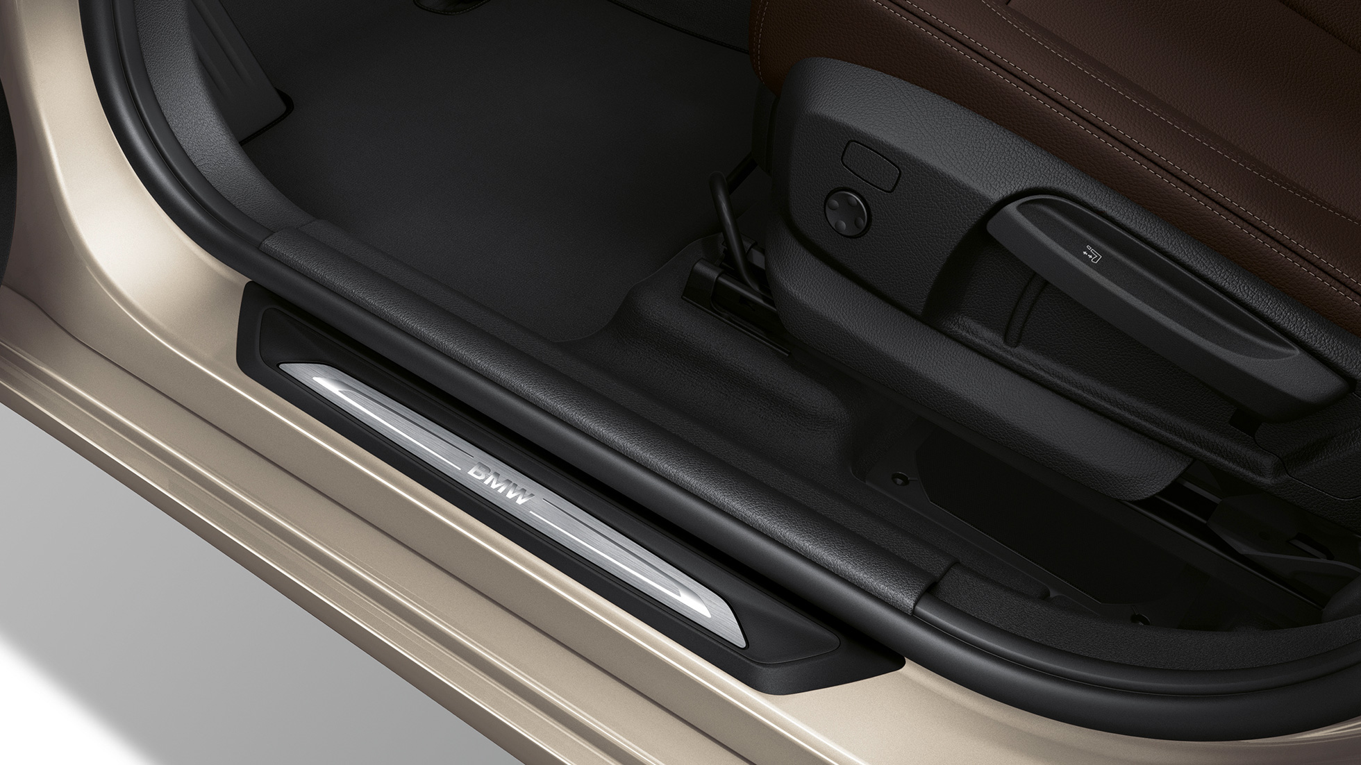 Prahové lišty BMW radu 2 Gran Tourer Model Luxury Line Prahové lišty BMW radu 2 Gran Tourer 218d xDrive Model Luxury Line F46 Facelift 2018 Cashmere Silver detailný pohľad