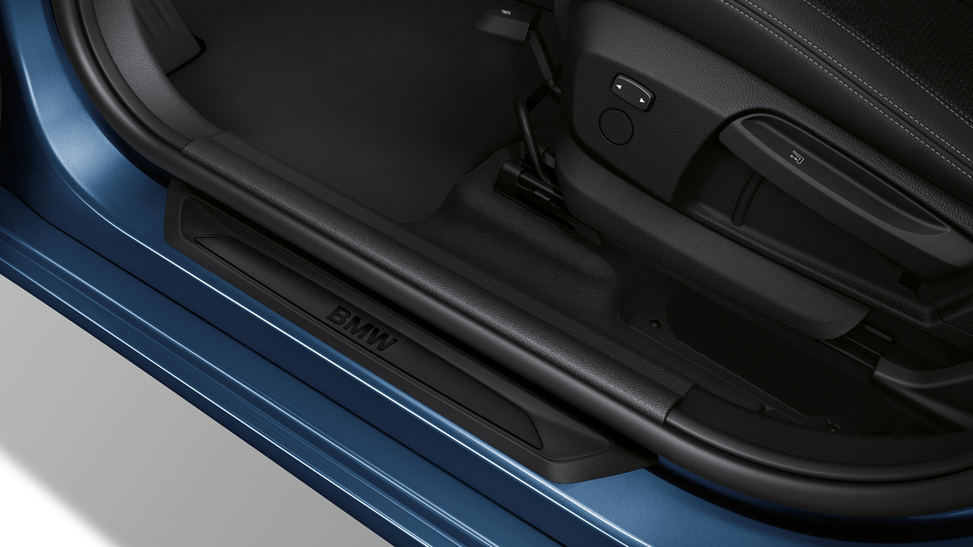 Prahové lišty BMW radu 2 Gran Tourer 218i Model Advantage Prahové lišty BMW radu 2 Gran Tourer 218i Model Advantage F46 Facelift 2018 Phytonic Blue detailný pohľad
