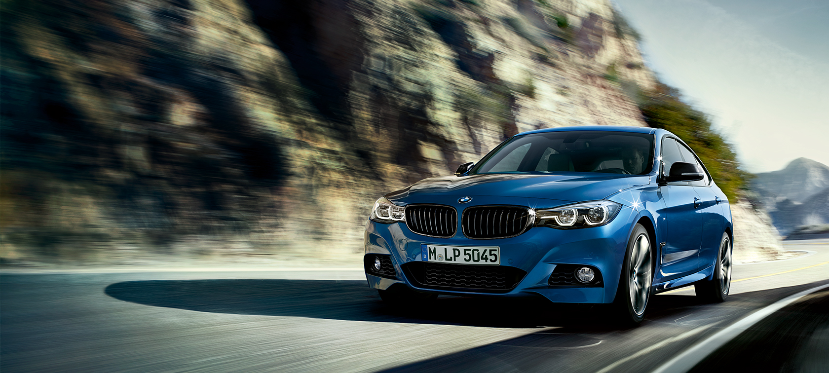 BMW radu 3 Gran Turismo, snímka spredu počas jazdy BMW radu 3 Gran Turismo, snímka spredu počas jazdy