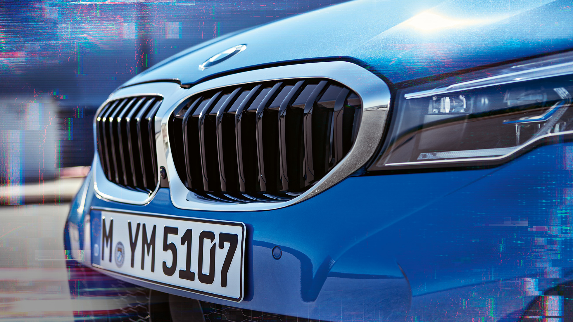 BMW radu 3 Sedan dvojitá mriežka chladiča. Detailný bočný pohľad na obličky BMW radu 3 Sedan.