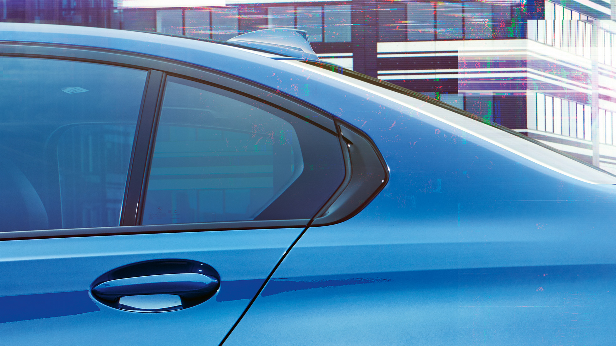 BMW radu 3 Sedan, Hofmeister kink. Detailný bočný pohľad na zadné sklo s prvkom Hofmeister kink.