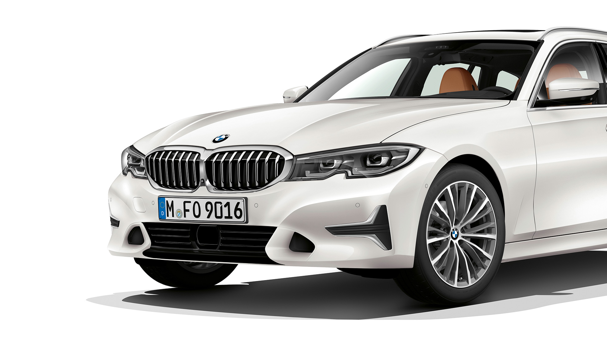 Model Luxury Line, trojštvrťový predný pohľad BMW radu 3 Touring, model Luxury Line, trojštvrťový predný pohľad