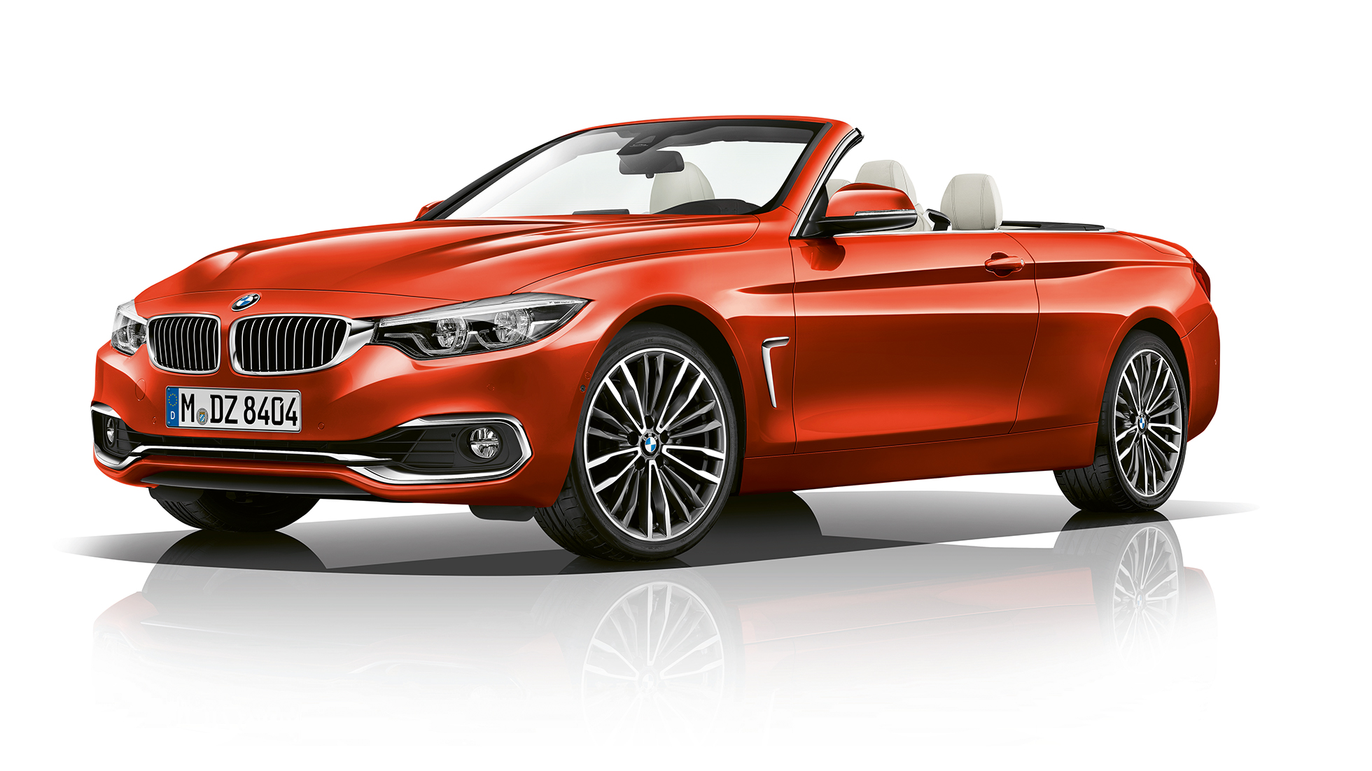 BMW radu 4 Cabrio, model Luxury Line, trojštvrťový predný pohľad BMW radu 4 Cabrio, model Luxury Line, trojštvrťový predný pohľad