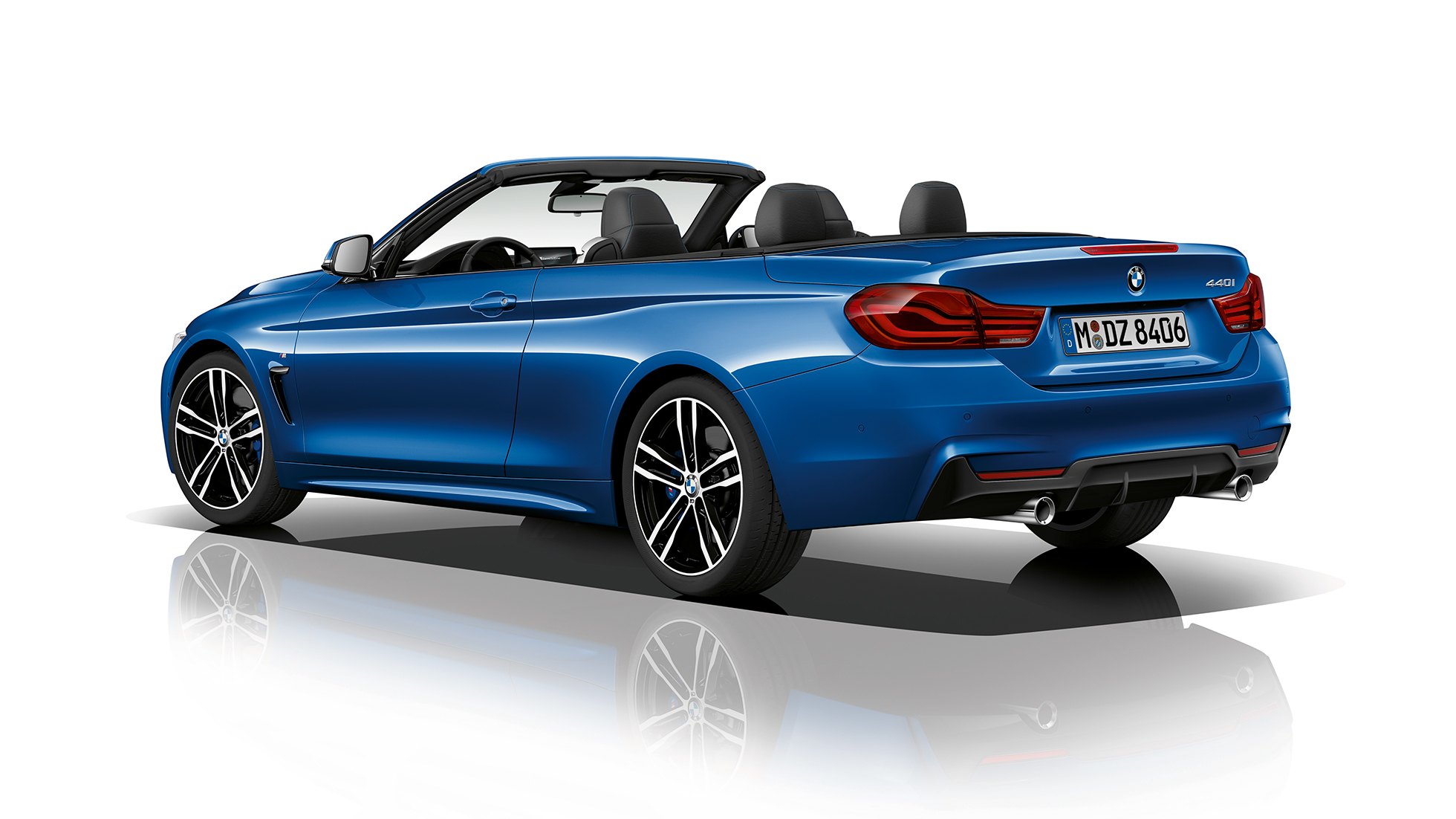 BMW radu 4 Cabrio, model M Sport, trojštvrťový zadný pohľad BMW radu 4 Cabrio, model M Sport, trojštvrťový zadný pohľad