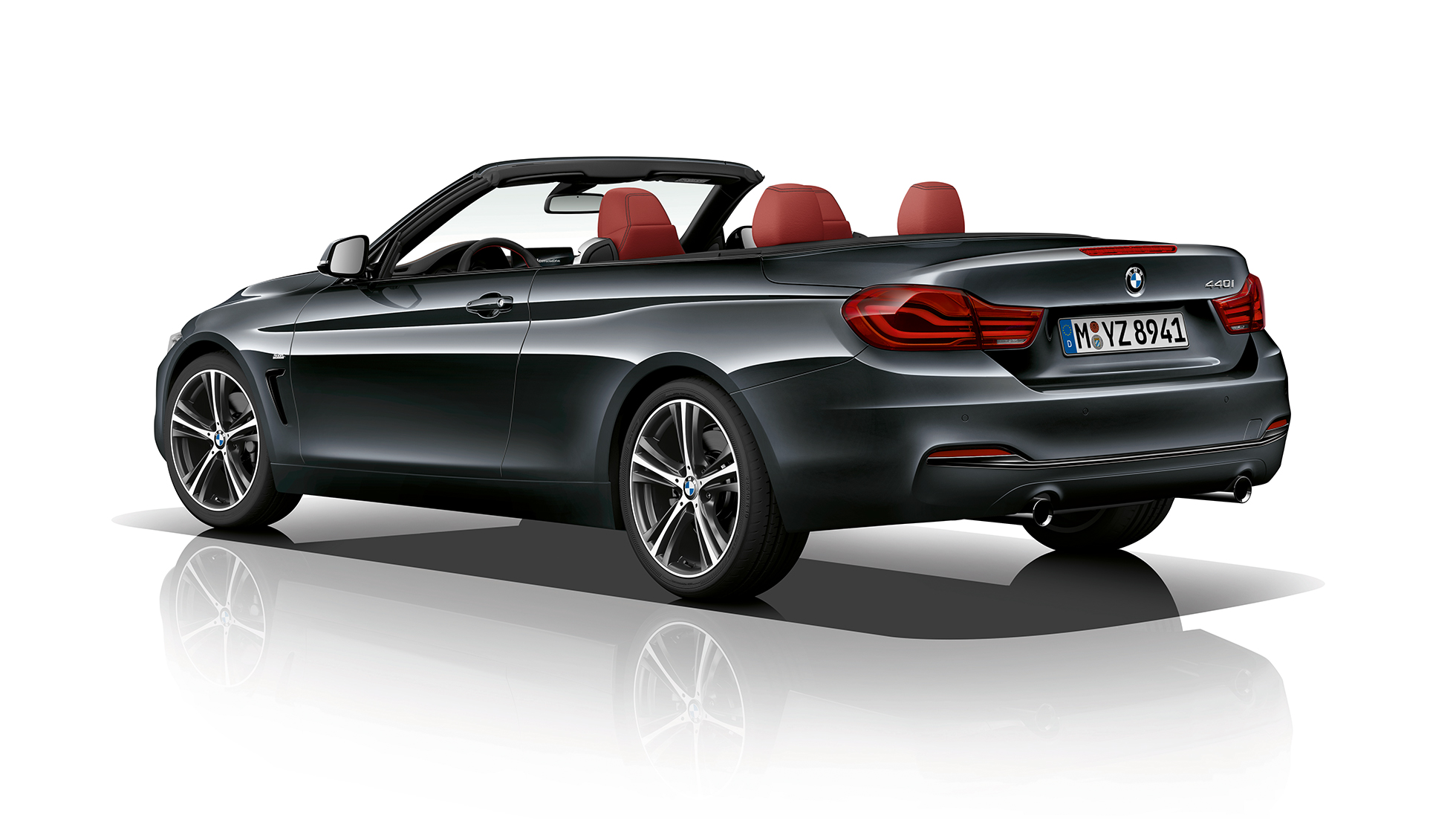 BMW radu 4 Cabrio, model Sport Line, trojštvrťový zadný pohľad BMW radu 4 Cabrio, model Sport Line, trojštvrťový zadný pohľad