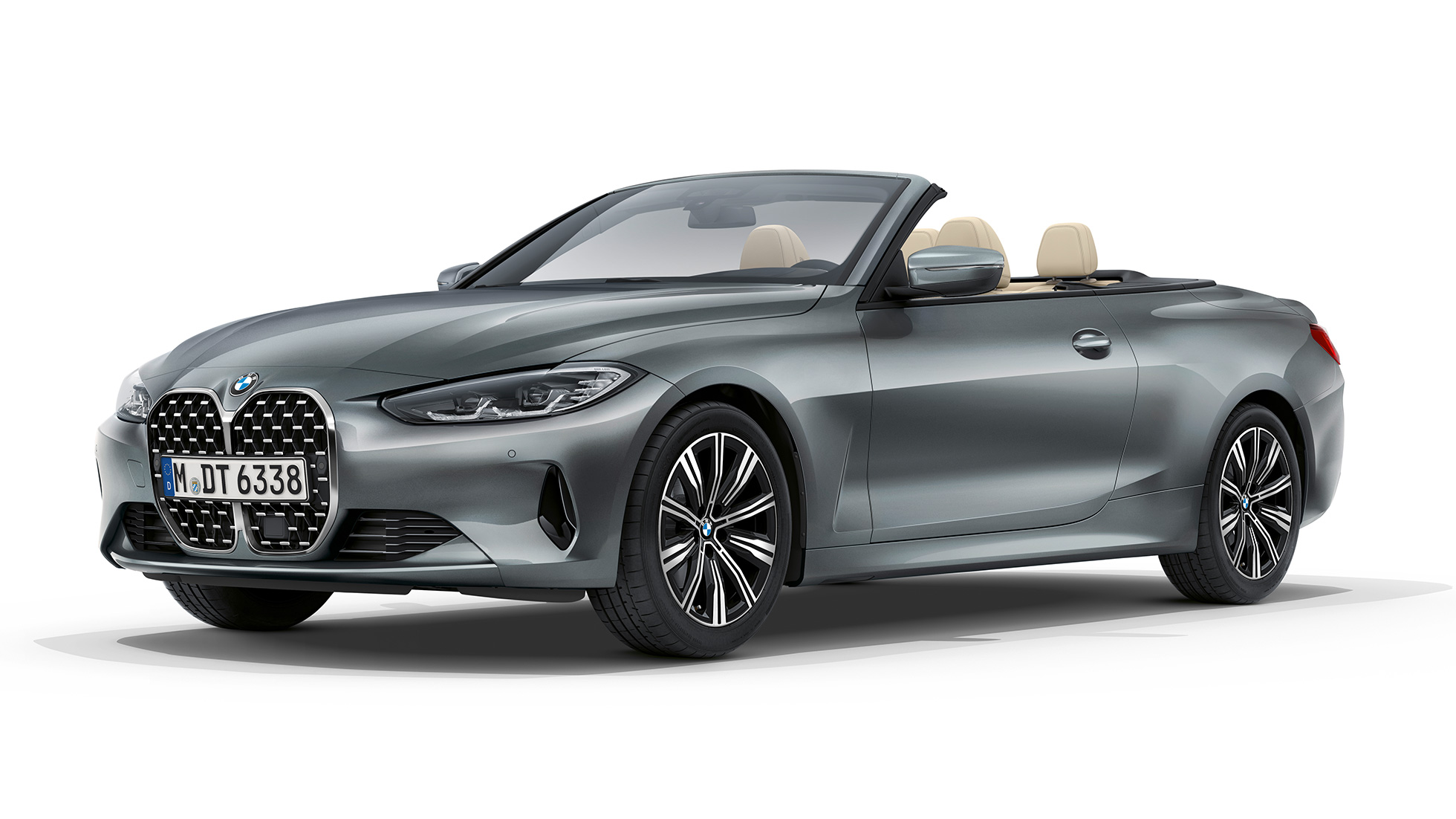 BMW radu 4 Cabrio G23 2020 základný model predobočný pohľad BMW radu 4 Cabrio G23 2020 Základná výbava metalíza Bluestone predobočný pohľad