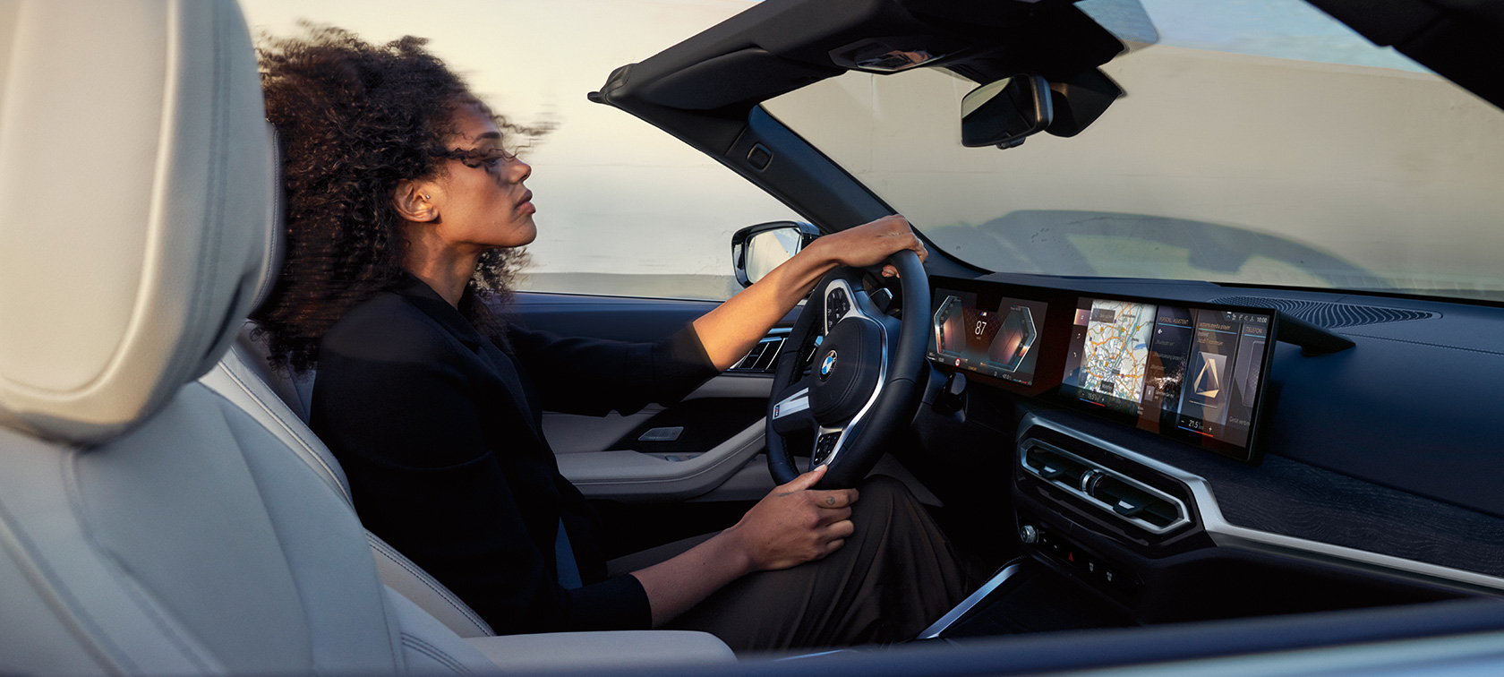 Digitálne služby a asistenčné systémy vodiča BMW radu 4 Cabrio G23 2020 BMW radu 4 Cabrio G23 2020 interiér asistenčné systémy vodiča digitálne služby