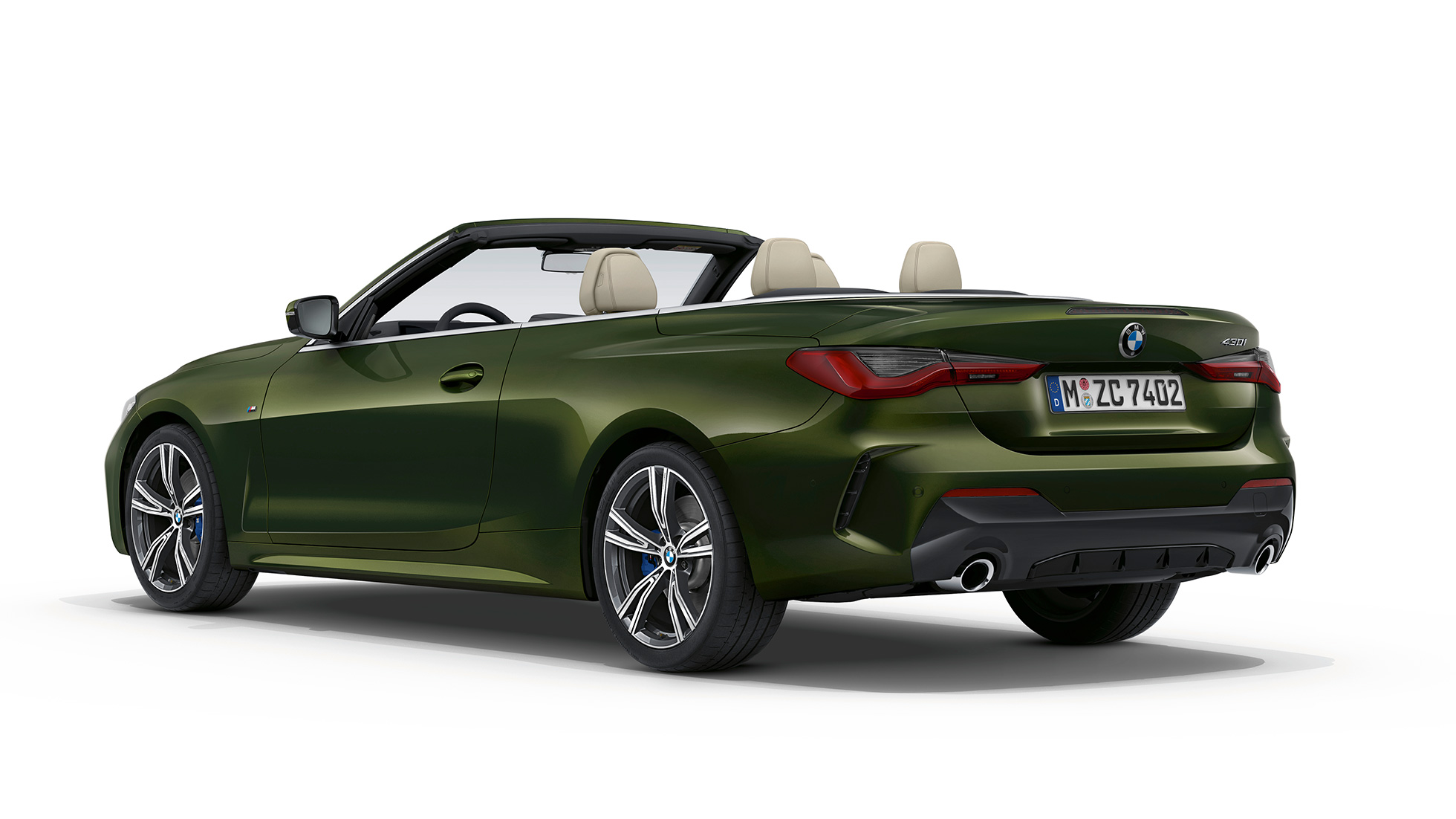 Zadná časť BMW radu 4 Cabrio Model M Sport G23 2020 BMW radu 4 Cabrio G23 2020 Model M Sport metalíza Sanremo Green zadobočný pohľad