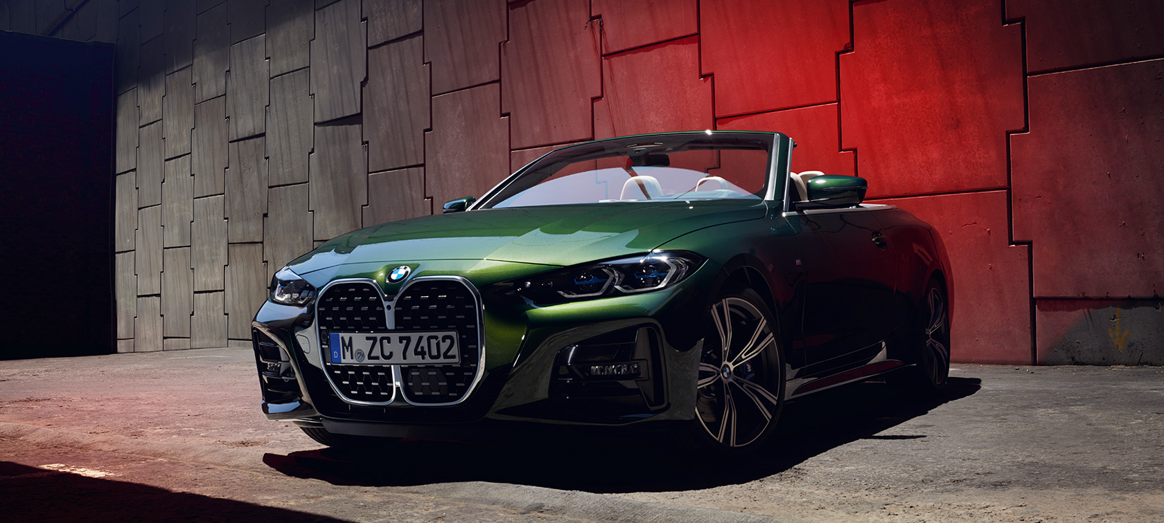 BMW radu 4 Cabrio G23 2020 metalíza Sanremo Green predobočný pohľad 