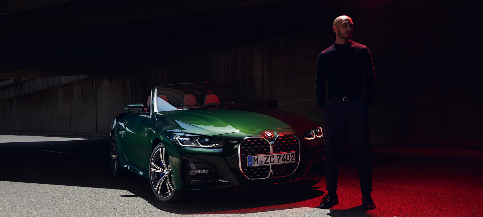 Predný pohľad BMW radu 4 Cabrio G23 2020 BMW radu 4 Cabrio metalíza Sanremo Green G23 2020 pohľad spredu