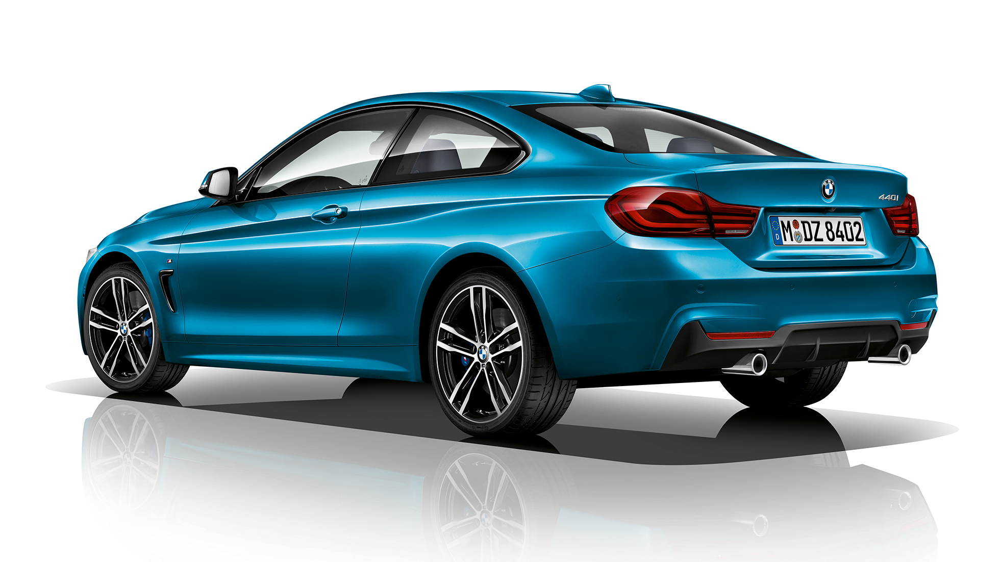 BMW radu 4 Coupé, model M Sport, trojštvrťový zadný pohľad BMW radu 4 Coupé, model M Sport, trojštvrťový zadný pohľad