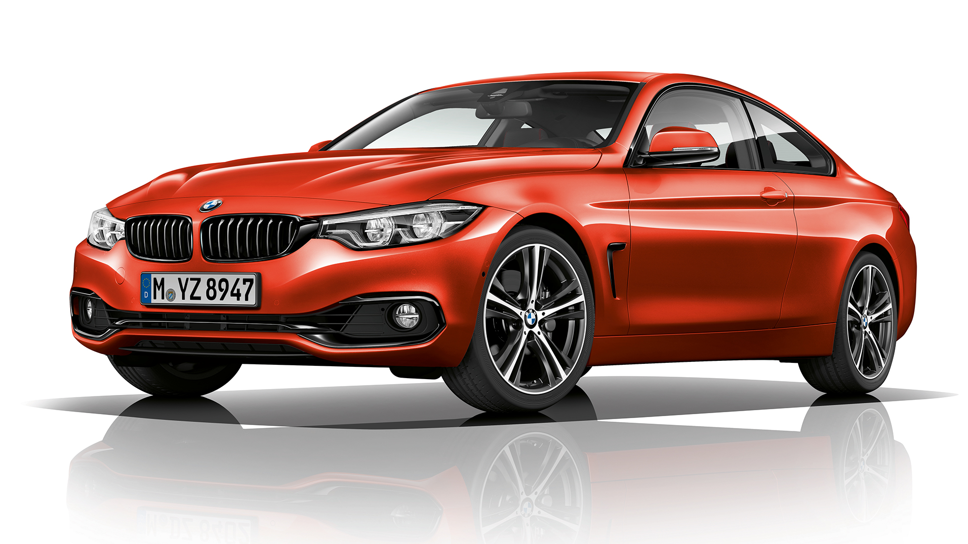 BMW radu 4 Coupé, model Sport Line, trojštvrťový predný pohľad BMW radu 4 Coupé, model Sport Line, trojštvrťový predný pohľad