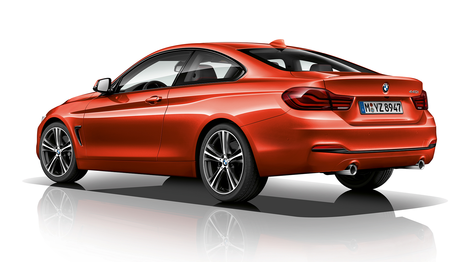 BMW radu 4 Coupé, model Sport Line, trojštvrťový zadný pohľad BMW radu 4 Coupé, model Sport Line, trojštvrťový zadný pohľad