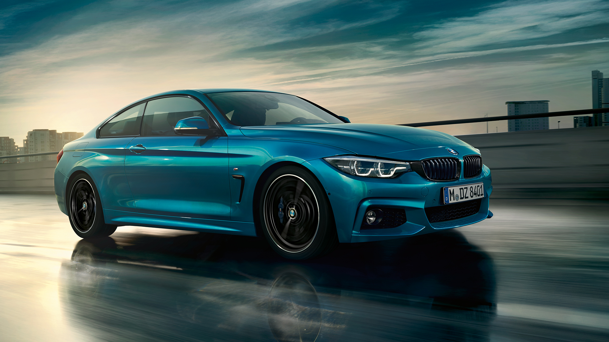 BMW radu 4 Coupé, snímka z bočnej strany BMW radu 4 Coupé, snímka z bočnej strany