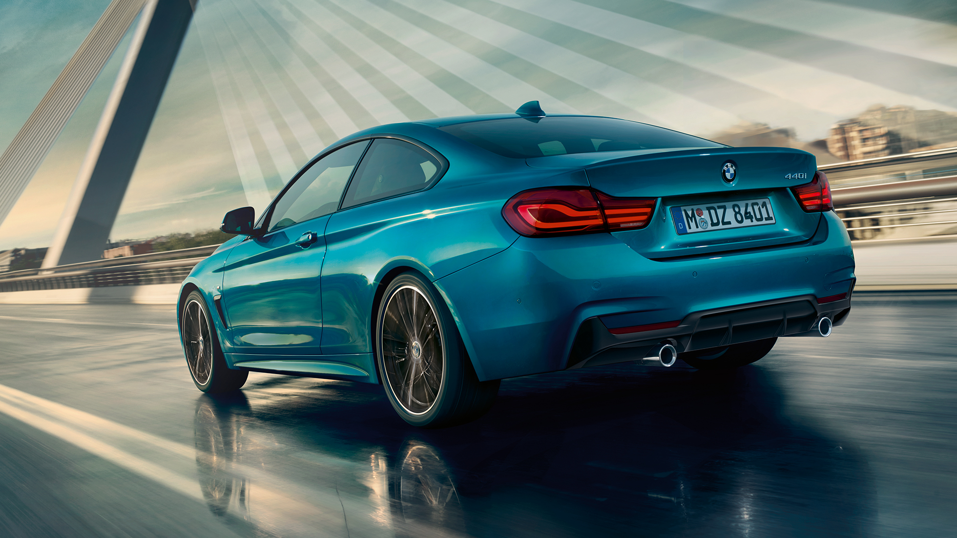 BMW radu 4 Coupé, trojštvrťový zadný pohľad BMW radu 4 Coupé, trojštvrťový zadný pohľad